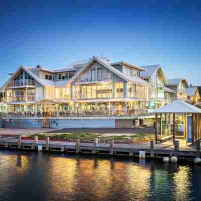 MainStay Suites Williamstown Hotel Exterior