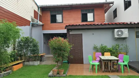 Vintage Wooden House 177 Отели рядом с достопримечательностью «Wing 5»