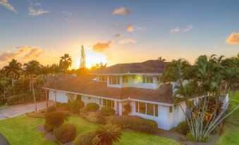 Pau Laka 5 Bedroom Home by RedAwning