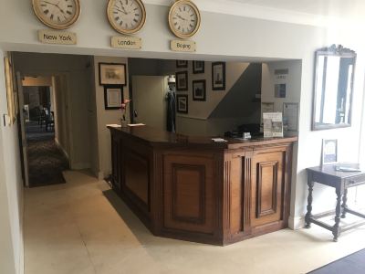 フロントデスク ベスト ウェスタン ノルマントン パーク ホテルの写真