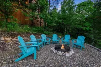 Luxury Retreat in Broken Bow w Forest Views Hôtels à : McCurtain County