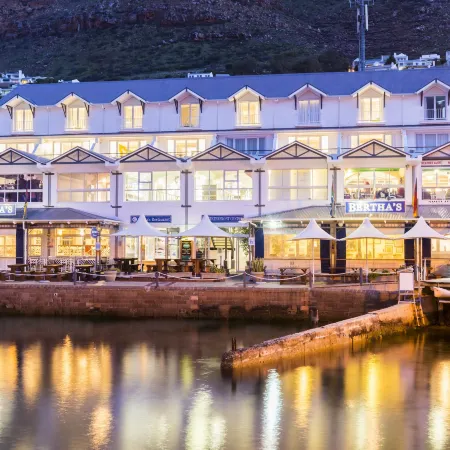 Simon's Town Quayside Hotel Отели рядом с достопримечательностью «Пляж Лонг-Бич»