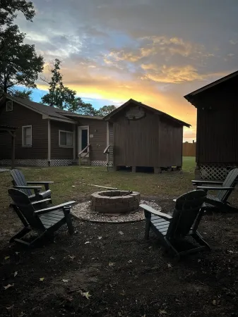 Charming 2-bedroom lake house in Onalaska, TX!