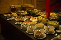 Graffit Gallery Design Hotel - Breakfast