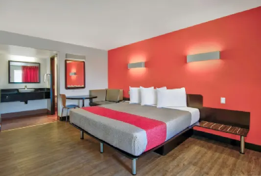 維克多維爾 6 號汽車旅館