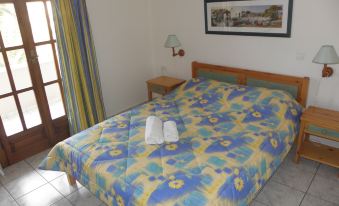 Lakonia Bay Apartments