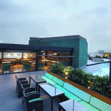 Four Points by Sheraton Lahore Hotels near Lahore Zoo