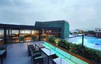 拉合爾福朋喜來登飯店 - 游泳池