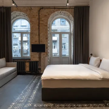 Globe Runner Hotel & Hostel Отели рядом с достопримечательностью «Андреевская церковь»