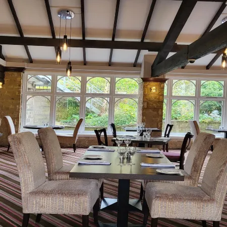 Best Western Plus Lancashire Manor Hotel Отели рядом с достопримечательностью «Ноузли-роуд»