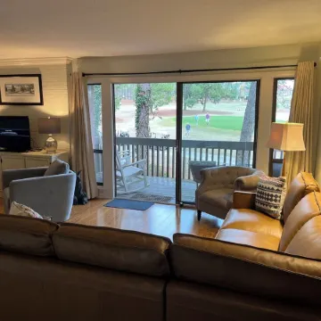 On the green! Enjoy awesome views, central location, ready for your tee time!