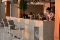 Grand Miramar All Luxury Suites & Residences - bar