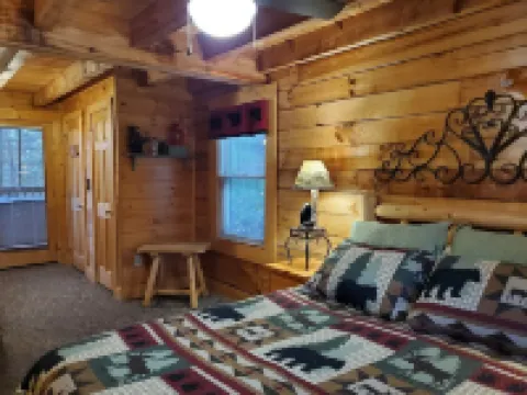 ER246 - the Getaway Great Location - Close to Town! 2 Bedroom Cabin by RedAwning