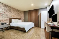 Paradise Hotel