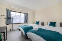Spacious 4-bedroom Family Home Near Wembley