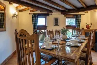 The Threshing Barn-Stunning 5 BD Retreat Hotels in Norton and Lenchwick