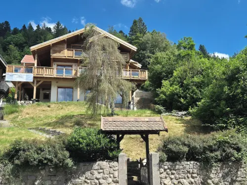 L'Or du Lac Hotels in Cleurie
