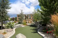 New Luxurious 1BR Apartment Heated Pool Spa & Sauna