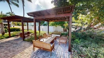 Perfectly Located in the Heart of Seven Mile Beach Apts Các khách sạn gần The Penny Black
