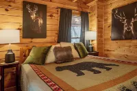 Bear Creek Way by AvantStay Hot Tub Game Room Air Hockey Near Dollywood Smoky Trails