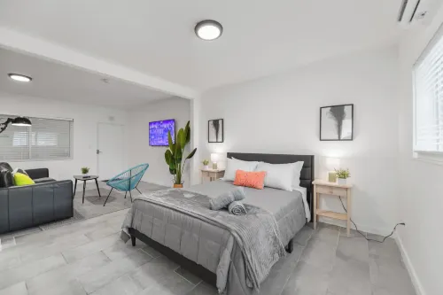 Fabulous Studio 15 Min from the Beach فنادق في North Miami
