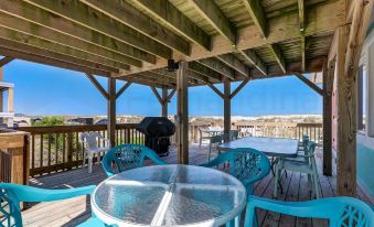 Dog Friendly Beachfront Condo, Direct Access to Beach by RedAwning