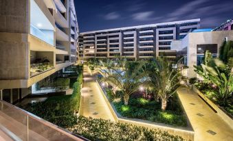 Waterfront Designer 2Br - 5 Min to Airport