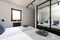 Modern 2-Bed Cabin Near West Wittering Beach Hotels near Nunnington Farm Camping site West Wittering. PO20 8LZ