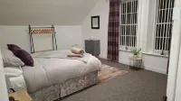 2 Bed Flat - Sleeps 4 Antrim Town Centre - Wifi