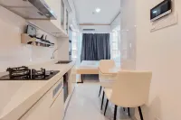 High Floor and Simply Look Studio at Sky House BSD Apartment - Bungalows