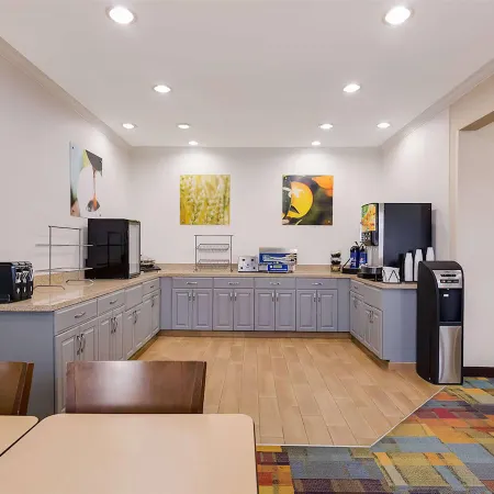 AmericInn by Wyndham Minot