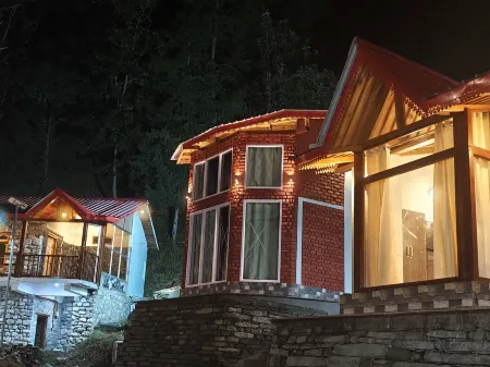 Mandeva Wooden castle Отели рядом с достопримечательностью «Golu Devta temple»