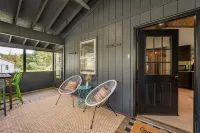 Rustic Retreat - Firepit, Pool Table, Porch, WiFi Hotels in Berkeley County