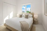 Milos Beach House-New Luxe Haven Steps from Beach -New Rooftop Pool 36 FT Long