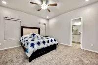 Lovely 3-bedroom 3baths house in Las Cruces with AC, WiFi. Enjoy!