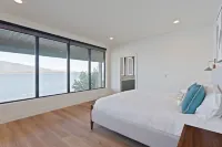 New Modern Luxury Home. Enjoy the Sweeping Lakefront and Mountain View’s. Hotels in Sagle