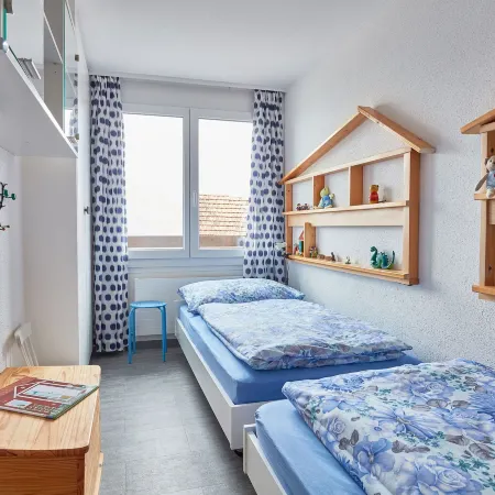 Cozy Apartment with Lake View for 6 Guests