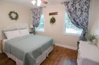 Peaceful, Country Cottage with Open Floor Plan