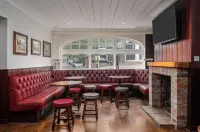 Elephant and Castle Hotels in Wakefield