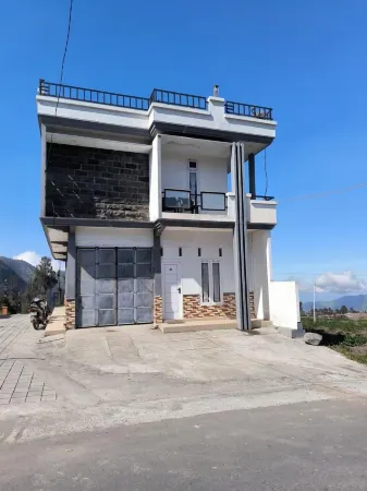 Bromo Semesta Guesthouse Отели в г. Sukapura