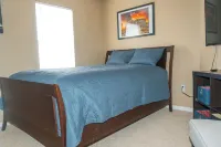 Spacious 5-bedroom house with WiFi, AC and parking in peaceful Southaven. Hotel a Southaven