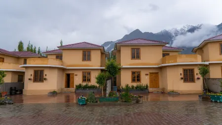 Dynasty Hotel Skardu Отели рядом с Аэропорт Скарду