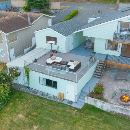 Views, Seclusion, Cozy Island Comfort