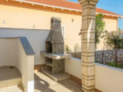 Apartments Loncar Hotels in Vir