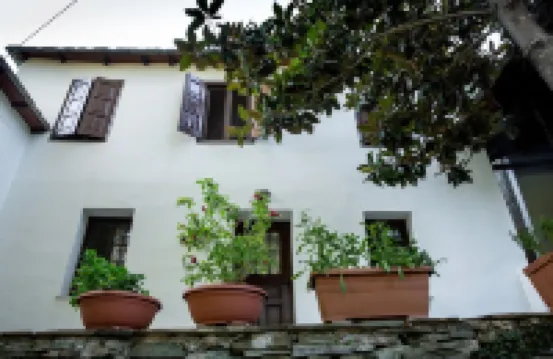 Secluded Cottage Guesthouse in the Mountains