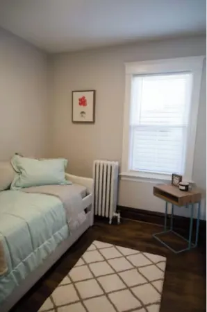 Large Renovated Delightful 2nd Floor Suite in Forest Park