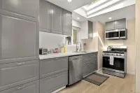 Zen Venice 3BR Home Near Beach with Patio + Washer/Dryer