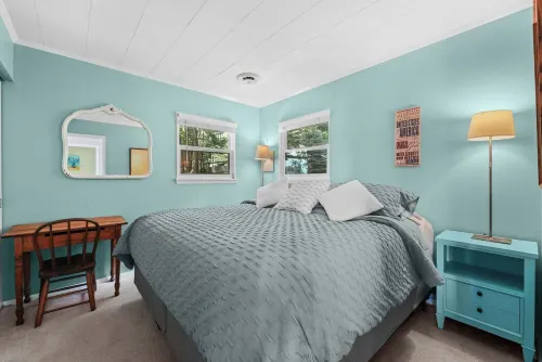 Beachside Cottage on Sapphire Lake Hotels in Lake Township