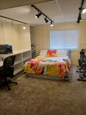 Sunny Pet-Friendly Guest Suite Near Park & Amenities, 30 min from Denver/Boulder