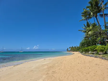 Punta Popy 3Br Duplex with Pool, Walk to Beach